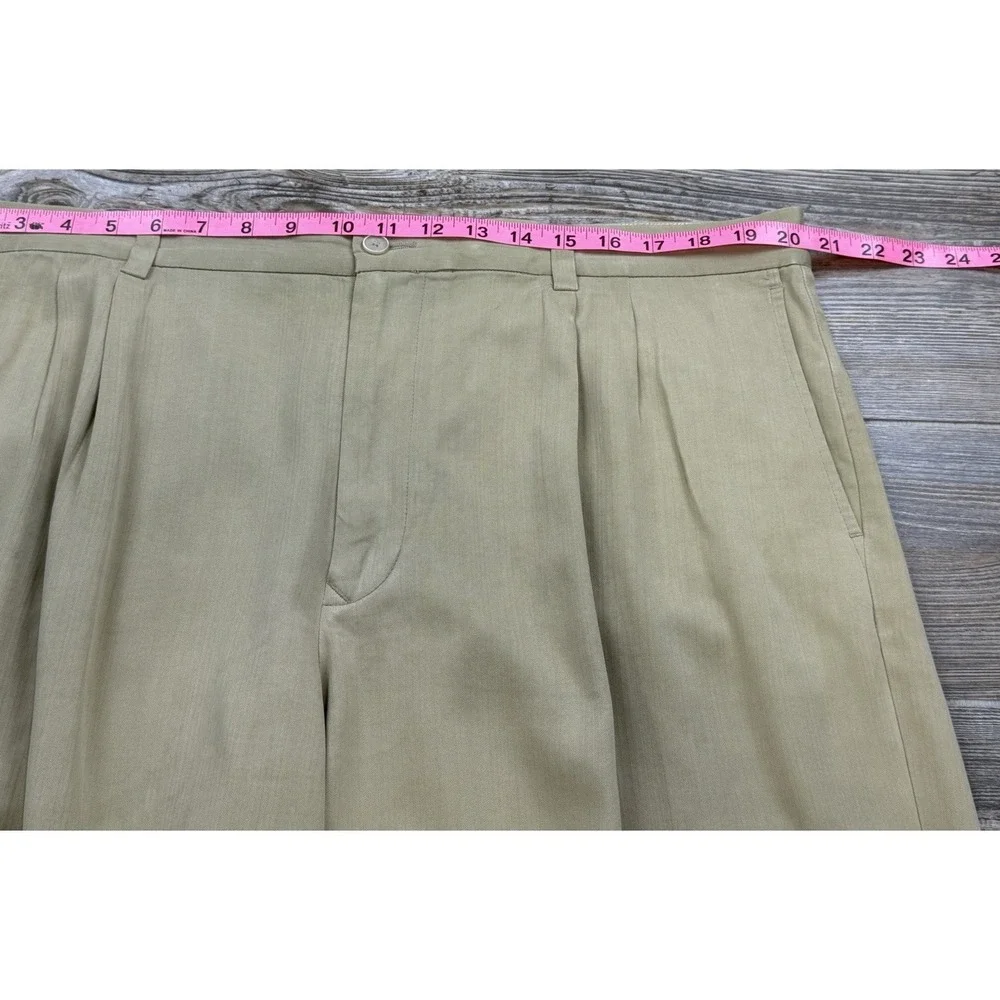 Tommy Bahama Silk‎ Blend Beige Pleated Shorts Size 40 Golf Resort Wear Preppy